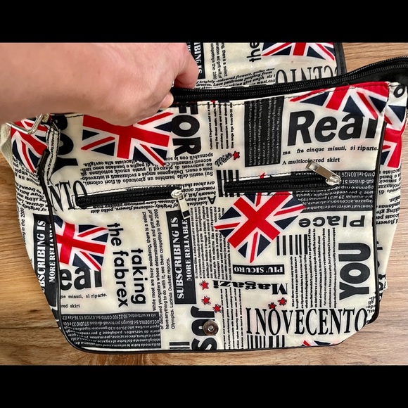 GIFTED TO A FRIEND! British Souvenir Travel Bag! - Picture 6 of 7